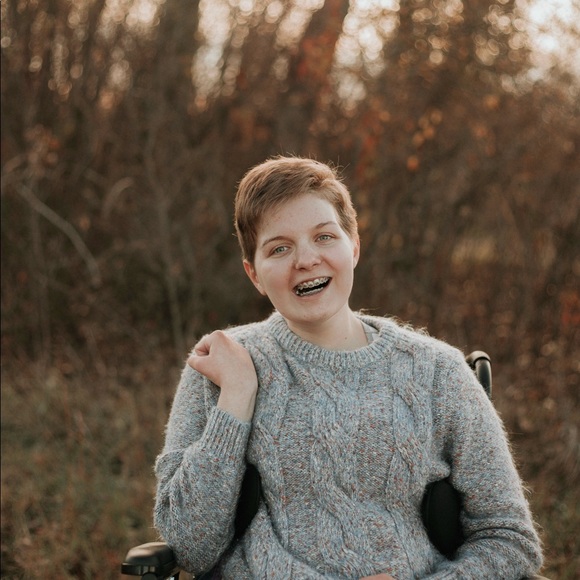 Meet your Posher, Laura - Picture 2 of 6